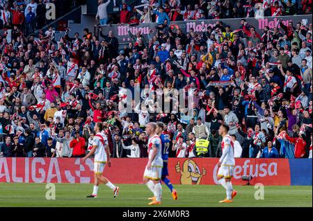 Madrid, Madrid, Spanien. Mai 2024. Während des Fußballspiels La Liga EA Sports 2023/24 zwischen Rayo Vallecano und Granada CF im Estadio de Vallecas am 15. Mai 2024 in Madrid, Spanien. (Kreditbild: © Alberto Gardin/ZUMA Press Wire) NUR REDAKTIONELLE VERWENDUNG! Nicht für kommerzielle ZWECKE! Stockfoto