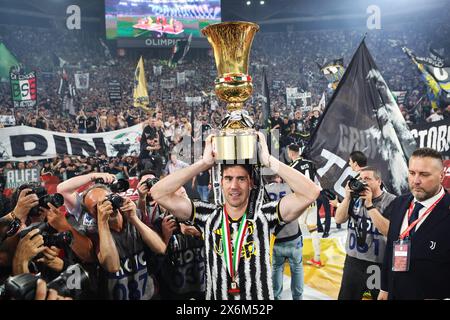Rom, Italie. Mai 2024. Die Spieler von Juventus feiern den Sieg am Ende des italienischen Pokals, Coppa Italia, das Fußballfinalspiel zwischen Atalanta BC und Juventus FC am 15. Mai 2024 im Stadio Olimpico in Rom, Italien - Foto Federico Proietti/DPPI Credit: DPPI Media/Alamy Live News Stockfoto