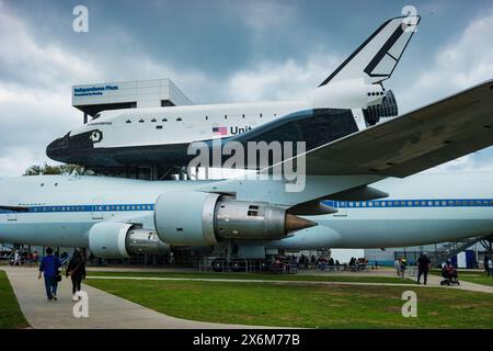 Space Shuttle Independence sitzt auf dem Shuttle Carrier Aircraft 905 im Space Center Houston, Texas, USA. Stockfoto