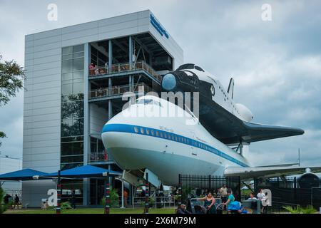 Space Shuttle Independence sitzt auf dem Shuttle Carrier Aircraft 905 im Space Center Houston, Texas, USA. Stockfoto