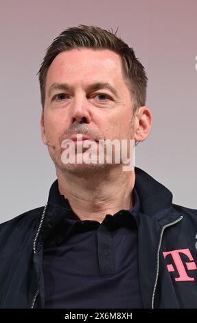 Manager Wolfgang Metze, Geschäftsführer Privatkunden Telekom Deutschland spricht auf der Anagacom, Europas führende Kongressmesse für Breitband, Fernsehen und Online. *** Manager Wolfgang Metze, Geschäftsführer Privatkunden Telekom Deutschland spricht auf der Anagacom, Europas Leitmesse für Breitband, Fernsehen und Online Stockfoto