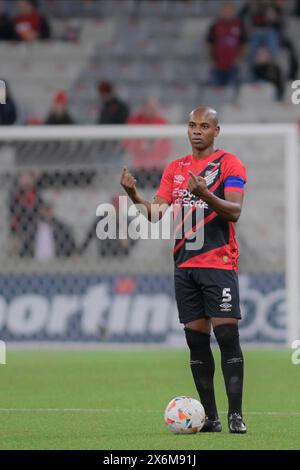 Curitiba, Brasilien. Mai 2024. Fernandinho während Athletico und Danubio. Rückgabe-Match gültig für die Gruppenphase der Copa Sudamericana 2024. Mario Celso Petraglia Stadion in Curitiba, Paraná. Quelle: Reinaldo Reginato/FotoArena/Alamy Live News Stockfoto