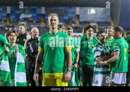 15. Mai 2024. Kilmarnock, Großbritannien. Celtic gewann ihren 12. Schottischen Premiership-Titel, nachdem er Kilmarnock mit 5 Toren zu 0 geschlagen hatte. Die Torschützen für Celtic waren: A. Idah, 5 Minuten. D Maeda, 12 Min. J Forrest, 35 Minuten und M O'Riley 51 und 71 Minuten. Der Sieg gibt Celtic 3 Punkte und bringt sie über ihre nächsten Rivalen Rangers, die nicht in der Lage sind, Celtic's Ligapunkte zu schlagen. Der Sieg in Kilmarnocks Heimstadion Rugby Park ermöglichte Celtic am Ende des Spiels eine Feier mit speziellen Feiern für Joe Hart, Celtic Torwart, der am Ende der Saison in Rente geht. Stockfoto