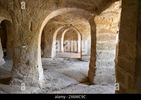 Die Fresken der Felsenkirche Santa Margherita und Höhlenwohnungen in Mottola, Tarent, Apulien (Apulien), Italien. Stockfoto