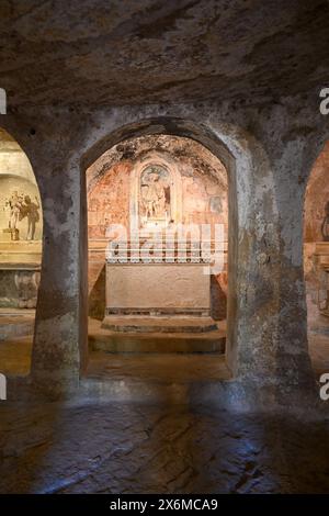 Die Fresken der Felsenkirche Santa Margherita und Höhlenwohnungen in Mottola, Tarent, Apulien (Apulien), Italien. Stockfoto