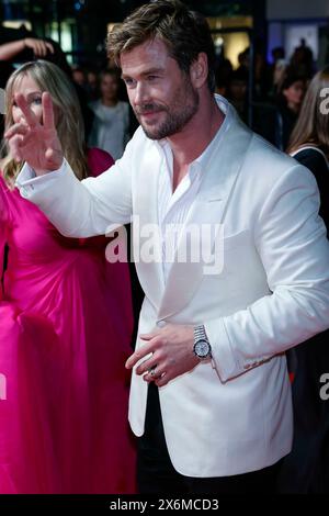 Chris Hemsworth verlässt die Premiere von „Furiosa: A Mad Max Saga“ während des 77. Filmfestivals in Cannes am 15. Mai 2024 im Palais des Festivals in Cannes. Stockfoto