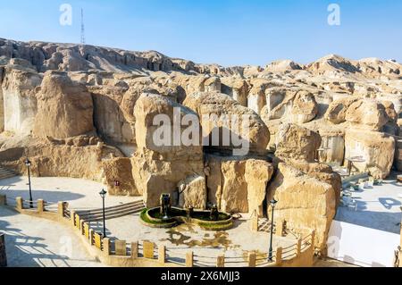 Kalksteinklippen auf dem Al-Qarah Berg, in der größten Oase der Welt, Al Ahsa. UNESCO-Weltkulturerbe Stockfoto