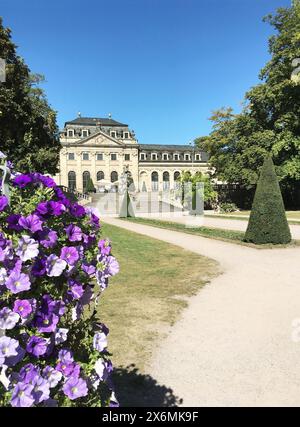 Blick vom Schlosspark auf das Stadtschloss und die Orangerie in Fulda, Hessen, Deutschland Stockfoto