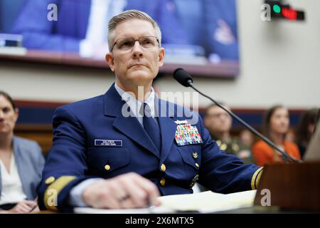 Washington, Vereinigte Staaten Von Amerika. Mai 2024. Vize-Admiral Peter Gautier, Deputy Commandant for Operations, United States Coast Guard, sagte bei einer Anhörung des House Committee on Transport and Infrastructures zum Zusammenbruch der Francis Scott Key Bridge auf dem Capitol Hill in Washington DC am Mittwoch, den 15. Mai 2024 aus. Kredit: Aaron Schwartz/CNP/SIPA USA Kredit: SIPA USA/Alamy Live News Stockfoto