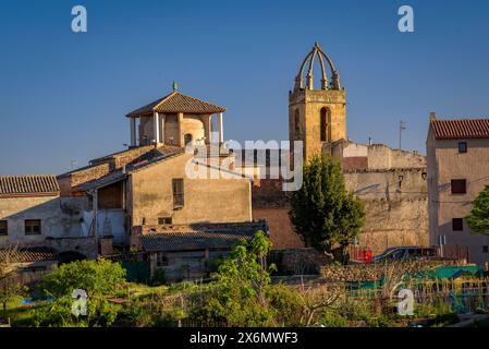 Kirche Sant Fruitós de Bages an einem Frühlingnachmittag (Bages, Barcelona, ​​Catalonia, Spanien) ESP: Iglesia de Sant Fruitós de Bages, Barcelona, España Stockfoto