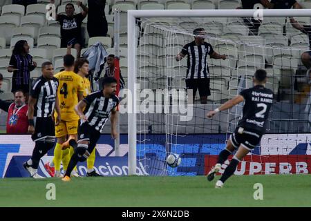 Fortaleza, Ceara, Brasilien. Mai 2024. Fortaleza (CE), 15/2024 - Football/Ceara x Amazonas FC - Ramon feiert Cearas erstes Tor während des Spiels zwischen Ceara (CE) am Mittwoch Abend (15) in der Arena Castelao in Fortaleza CE. (Kreditbild: © LC Moreira/TheNEWS2 via ZUMA Press Wire) NUR REDAKTIONELLE VERWENDUNG! Nicht für kommerzielle ZWECKE! Stockfoto