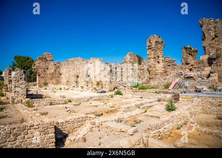 Ruinen von Agora, antike Stadt in Side am sonnigen Sommertag, Türkei Stockfoto