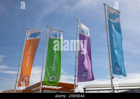 Bordeaux , Frankreich - 05 15 2024 : Elephant Bleu Logo Marke und Textzeichen auf Flagge Elephant Blue Hochdruckreiniger Stockfoto