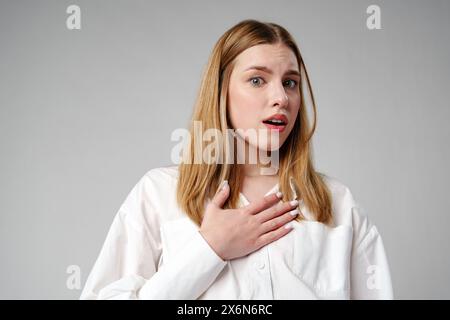 Junge Frau in Schock oder Überraschung Stockfoto