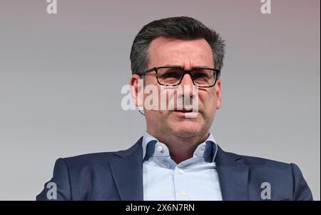 Köln, Deutschland. Mai 2024. Manager Andreas Pfisterer, CEO, Deutsche Glasfaser spricht auf der Anagacom, Europas führender Kongressmesse für Breitband, Fernsehen und Online. Quelle: Horst Galuschka/dpa/Alamy Live News Stockfoto