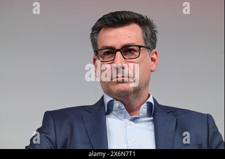 Köln, Deutschland. Mai 2024. Manager Andreas Pfisterer, CEO, Deutsche Glasfaser spricht auf der Anagacom, Europas führender Kongressmesse für Breitband, Fernsehen und Online. Quelle: Horst Galuschka/dpa/Alamy Live News Stockfoto