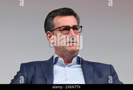 Köln, Deutschland. Mai 2024. Manager Andreas Pfisterer, CEO, Deutsche Glasfaser spricht auf der Anagacom, Europas führender Kongressmesse für Breitband, Fernsehen und Online. Quelle: Horst Galuschka/dpa/Alamy Live News Stockfoto