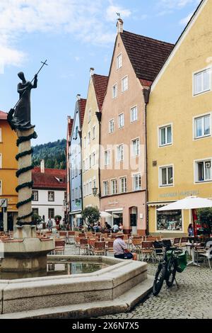 Füssen, Deutschland - 14. August 2023: Malerisches Stadtzentrum von Füssen, Bayern, Süddeutschland Stockfoto