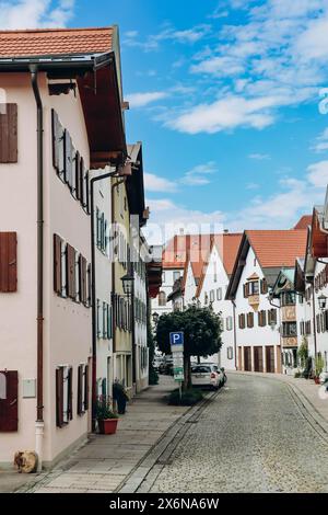 Füssen, Deutschland - 14. August 2023: Malerisches Stadtzentrum von Füssen, Bayern, Süddeutschland Stockfoto