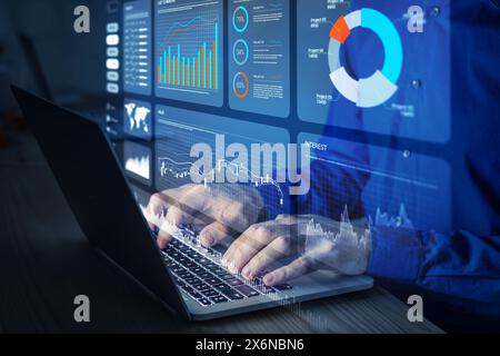 Analyst, der mit Financial Report und Business Analytics Dashboard auf einem Laptop arbeitet, um Finanzdaten mit KPI und Kennzahlen zu analysieren. Investitionen, Stockfoto
