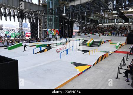 Shanghai, China. Kredit: MATSUO. Mai 2024. Allgemeine Ansicht Skateboarding : OQS olympische Qualifikationsserie für paris 2024 Women's Street Vorspiele am Huangpu River in Shanghai, China. Kredit: MATSUO . K/AFLO SPORT/Alamy Live News Stockfoto