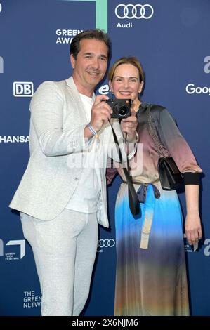 Andreas Elsholz mit Ehefrau Denise zich bei der Verleihung der 17. Green Awards 2024 in der Messe Berlin. Berlin, 15.05.2024 *** Andreas Elsholz mit seiner Frau Denise zich bei der Verleihung der 17 Green Awards 2024 auf der Messe Berlin Berlin, 15 05 2024 Foto:XF.xKernx/xFuturexImagex Green Awards 4614 Stockfoto