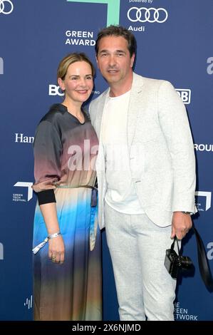 Andreas Elsholz mit Ehefrau Denise zich bei der Verleihung der 17. Green Awards 2024 in der Messe Berlin. Berlin, 15.05.2024 *** Andreas Elsholz mit seiner Frau Denise zich bei der Verleihung der 17 Green Awards 2024 auf der Messe Berlin Berlin, 15 05 2024 Foto:XF.xKernx/xFuturexImagex Green Awards 4613 Stockfoto