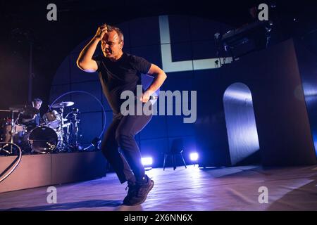 Oslo, Norwegen. Mai 2024. Die US-amerikanische Band Future Islands gibt ein Live-Konzert in der Sentrum Scene in Oslo. Hier ist Sänger Samuel T. Herring live auf der Bühne zu sehen. (Foto: Gonzales Photo/Alamy Live News Stockfoto