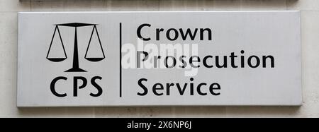 Aktenfoto vom 01/18 der Beschilderung für den Crown Prosecution Service (CPS) in Westminster, London. MPS fordern eine Untersuchung der Rolle der Staatsanwaltschaft im Fall des WikiLeaks-Gründers Julian Assange. Ausgabedatum: Donnerstag, 16. Mai 2024. Stockfoto