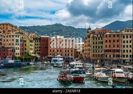 Camogli. Das historische Zentrum von Ligurien liegt am Meer. Wunderbares Italien. Stockfoto