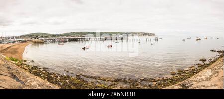 Panorama der Fischerboote im Hafen. Swanage Bay, Dorset, Großbritannien Stockfoto