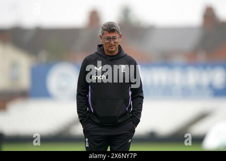 Englands Cheftrainer Jon Lewis während einer Nets Session auf dem County Ground in Northampton. Bilddatum: Donnerstag, 16. Mai 2024. Stockfoto