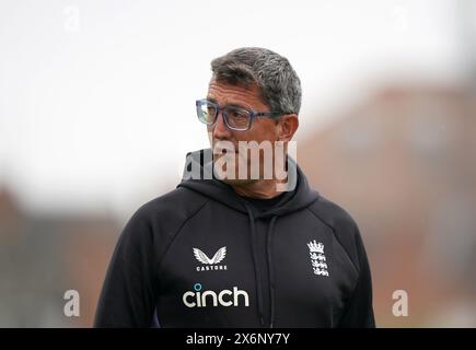 Englands Cheftrainer Jon Lewis während einer Nets Session auf dem County Ground in Northampton. Bilddatum: Donnerstag, 16. Mai 2024. Stockfoto