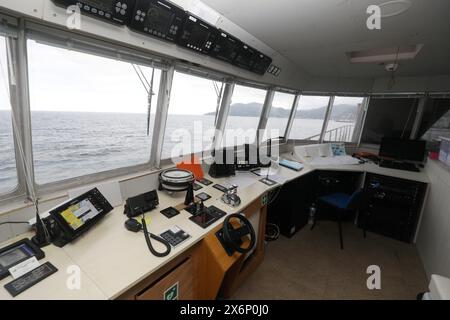 © PHOTOPQR/NICE MATIN/Jean Francois Ottonello ; Mandelieu-la-Napoule ; 16/05/2024 ; Visite de Canua, île Nomade flottante, veille de Son Inauguration, ici au mouillage dans la baie de Mandelieu Mandelieu la Napoule, nahe Cannes, Frankreich, 16. Mai 2024 Ein Tag vor ihrer Eröffnung, Besuch der Insel Canua. Canua Island. Künstliche Insel, schwimmend dieses schwimmende Paradies hat einen Namen: Canua Island. Es wird ein Strandclub sein, der tagsüber den Chic des Club 55 und abends die Atmosphäre des Hotels Costes verspricht, mit einem Restaurant, einer 360°-Lounge-Bar auf dem Dach, zwei Schwimmbädern Stockfoto