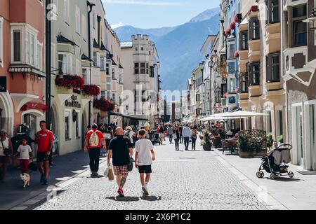 Vipiteno, Italien - 16. August 2023: Stadtzentrum von Vipiteno (Sterzing) in Südtirol in Norditalien. Stockfoto