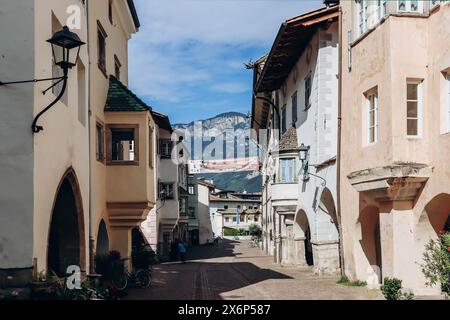 Neumarkt, Italien - 17. August 2023: Stadtzentrum von Neumarkt (Egna), einem Dorf in Südtirol in Norditalien, etwa 25 Kilometer südlich von Th Stockfoto