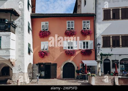 Neumarkt, Italien - 17. August 2023 : Neumarkt Stadtzentrum, ein Dorf in Südtirol in Norditalien Stockfoto