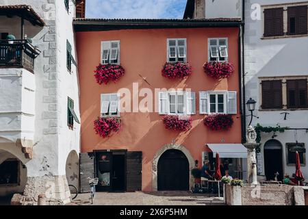 Neumarkt, Italien - 17. August 2023 : Neumarkt Stadtzentrum, ein Dorf in Südtirol in Norditalien Stockfoto