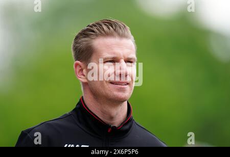 Nico Hulkenberg des Haas F1-Teams kommt auf der Rennstrecke Autodromo Internazionale Enzo e Dino Ferrari in Italien an. Bilddatum: Donnerstag, 16. Mai 2024. Stockfoto