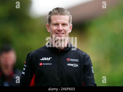 Nico Hulkenberg des Haas F1-Teams kommt auf der Rennstrecke Autodromo Internazionale Enzo e Dino Ferrari in Italien an. Bilddatum: Donnerstag, 16. Mai 2024. Stockfoto