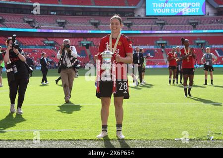 Rachel Williams hält den Adobe FA Women's Cup Finale, Manchester United Women gegen Tottenham Hotspur Women Wembley Stadium London UK 12. Mai 2024 Stockfoto