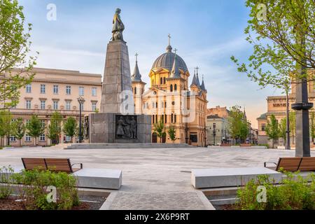 Lodz, Polen. Blick auf den Plac Wolnosci (Freiheitsplatz) mit Denkmal für Tadeusz Kosciuszko Stockfoto