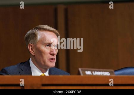 Der US-Senator James Lankford (Republikaner von Oklahoma) wird am Mittwoch, den 15. Mai, in Washington, DC, USA, während einer Anhörung des Senats über die Sicherung der US-Wahlen zu sehen sein. 2024. Foto: Aaron Schwartz/CNP/ABACAPRESS. KOM Stockfoto