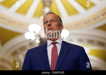 Washington, Usa. Mai 2024. Der US-Senator John Thune (Republikaner von South Dakota) hält am Mittwoch, den 15. Mai 2024, während einer wöchentlichen Pressekonferenz nach dem Senat im Capitol Building in Washington, DC, USA, eine Rede. Foto: Aaron Schwartz/CNP/ABACAPRESS. COM Credit: Abaca Press/Alamy Live News Stockfoto