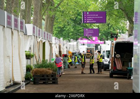 Die Vorbereitungen laufen vor der RHS Chelsea Flower Show im Royal Hospital Chelsea, London. Bilddatum: Donnerstag, 16. Mai 2024. Stockfoto