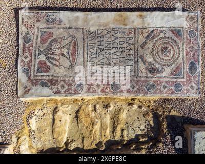 Grabstein und Mosaik von Baleria, Basilika von Son Peretó des paläochristlichen Kultes, archäologische Stätte von Son Peretó, Manacor, Mallorca, Balearen, Spanien. Stockfoto