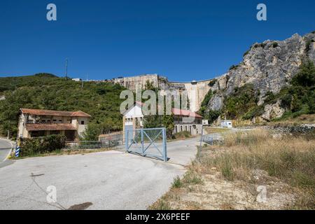 Presa de Alloz, - Rio Salado, Lerate, Municipio de Guesálaz, Navarra, Spanien, Europa. Stockfoto