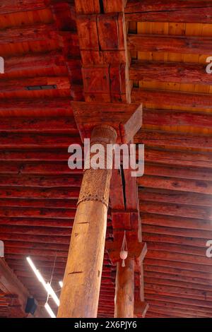 Hölzerne Hypostile von Sivrihisar Ulu Cami oder große Moschee. Liste des UNESCO-Weltkulturerbes. Eskisehir Turkiye - 4.12.2024 Stockfoto