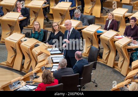 Erster schottischer Minister John Swinney während der Fragen des Ersten Ministers vor dem schottischen Parlament in Holyrood, Edinburgh. Bilddatum: Donnerstag, 16. Mai 2024. Stockfoto