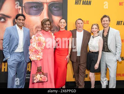 AUSTIN, TEXAS - 15. MAI: (L-R) Sanjay Rao, Retta, Adria Arjona, Richard Linklater, Molly Bernard, und Glen Powell nahm am 15. Mai 2024 im Paramount Theatre in Austin, Texas, an der Premiere von Netflix's „Hit man“ und Glen Powells Einführung in die Texas Film Hall of Fame Teil. (Foto: Maggie Boyd/SIPA USA) Credit: SIPA USA/Alamy Live News Stockfoto